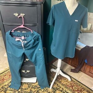 Figs Teal Caribbean blue/green Scrub Set with Pink Accents sm/xs